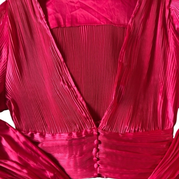 Pleated Long Sleeve Cropped Blouse - Picture 2 of 4